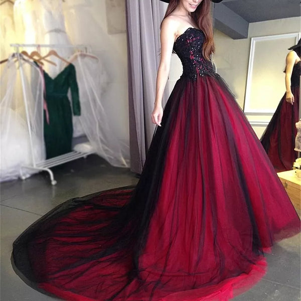 Gothic-Brautkleid in Schwarz und Rot 